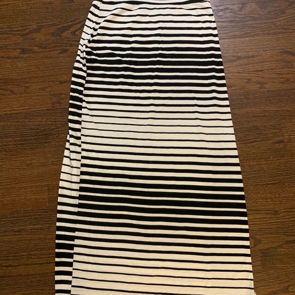 Black and White Stripe Skirt - Picture 3 of 5